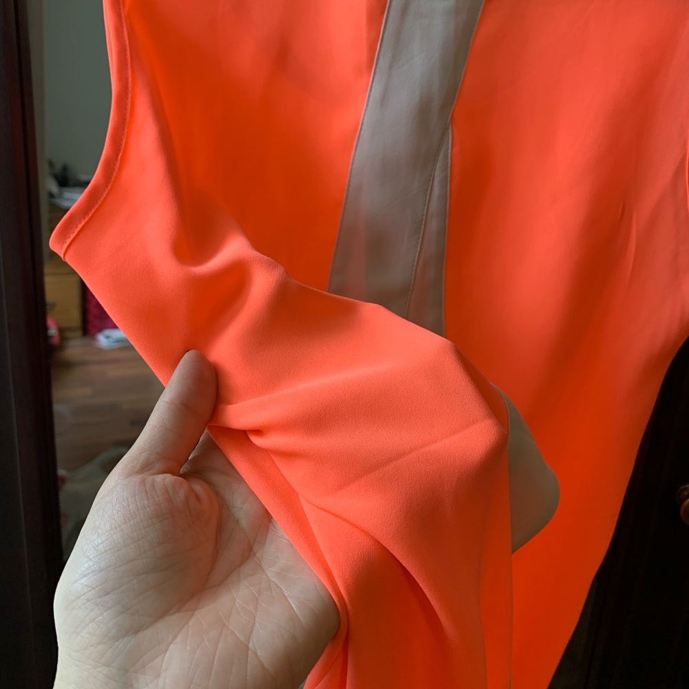 Express Split Back Tank Top - Picture 4 of 5